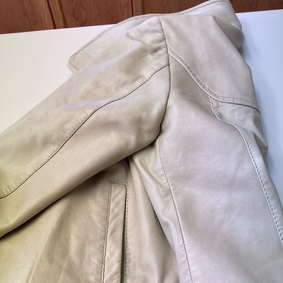 Vintage 90s Danier Leather Cream colour Jacket. - Picture 10 of 11